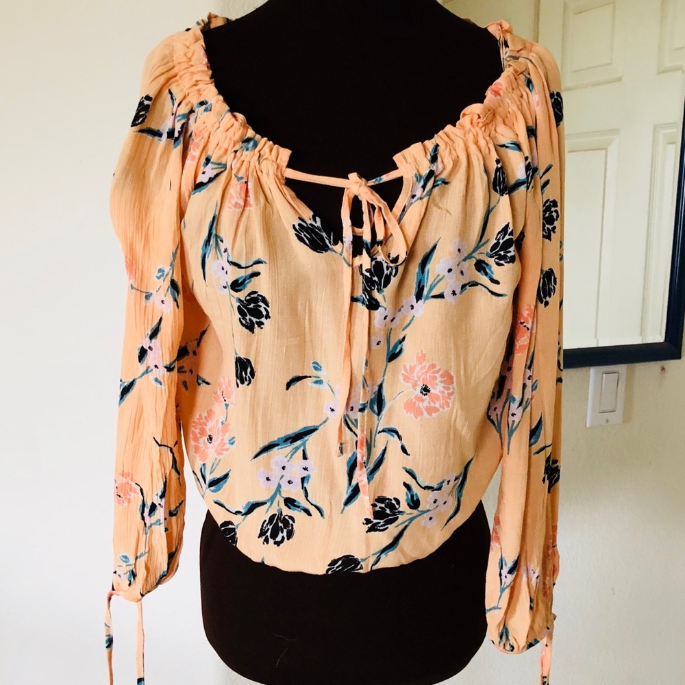 BNWOT Kendal & Kylie top